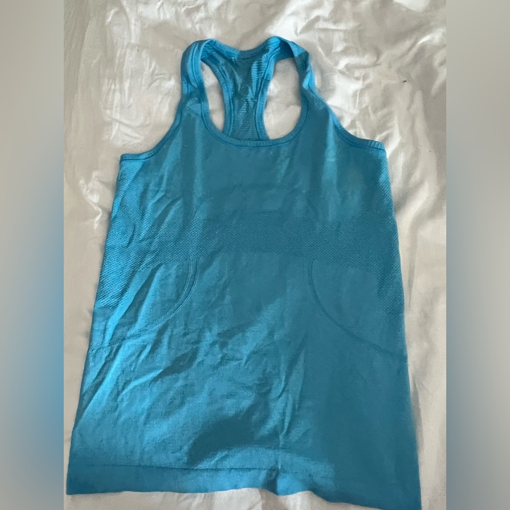 gently worn , always hung to dry & smoke free home! 

Size 6!
